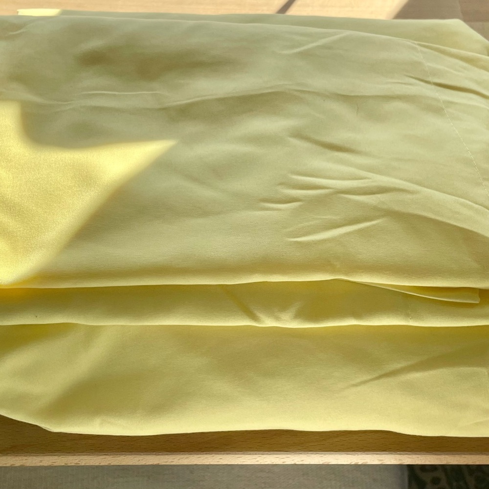 Utopia Bedding * Yellow Microfiber King Duvet Cover + Pillowcases * Used Once *